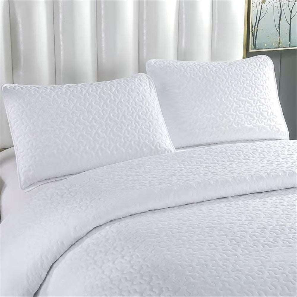 Microfiber lightweight bed quilted duvetcover & pillowcase.