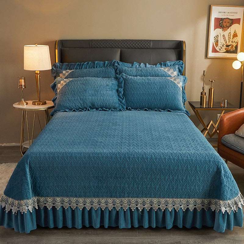 Luxury quilt velvet oversized plush bedspread with pillow shams.
