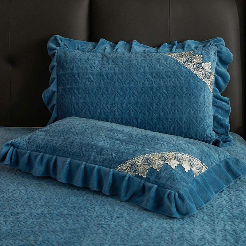 Luxury quilt velvet oversized plush bedspread with pillow shams.