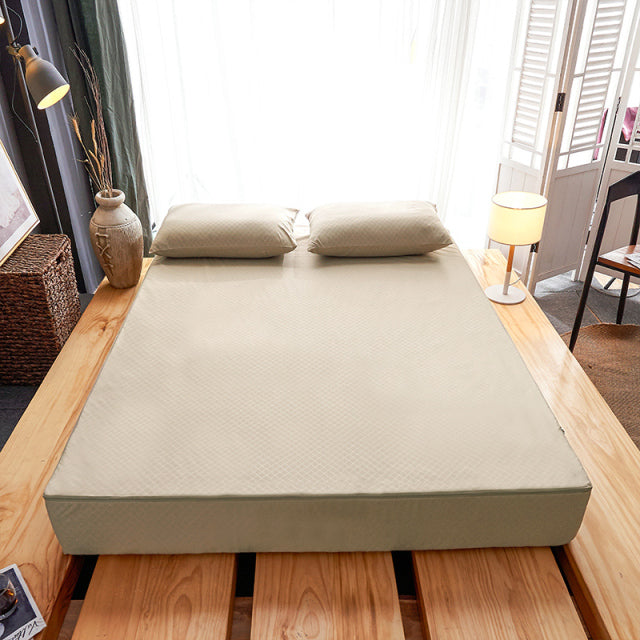 Waterproof breathable, anti-mite mattress cover with zipper